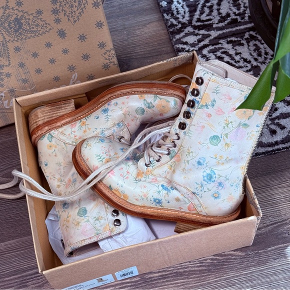 Pre-owned Free People Santa Fe Lace up Boot in Ivory Floral Worn Once US Size 7 - Picture 6 of 11